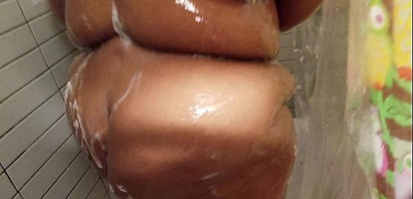  SEXY BLACK MATURE MILF WASHES HER EBONY BBW BODY IN A HOT SHOWER
